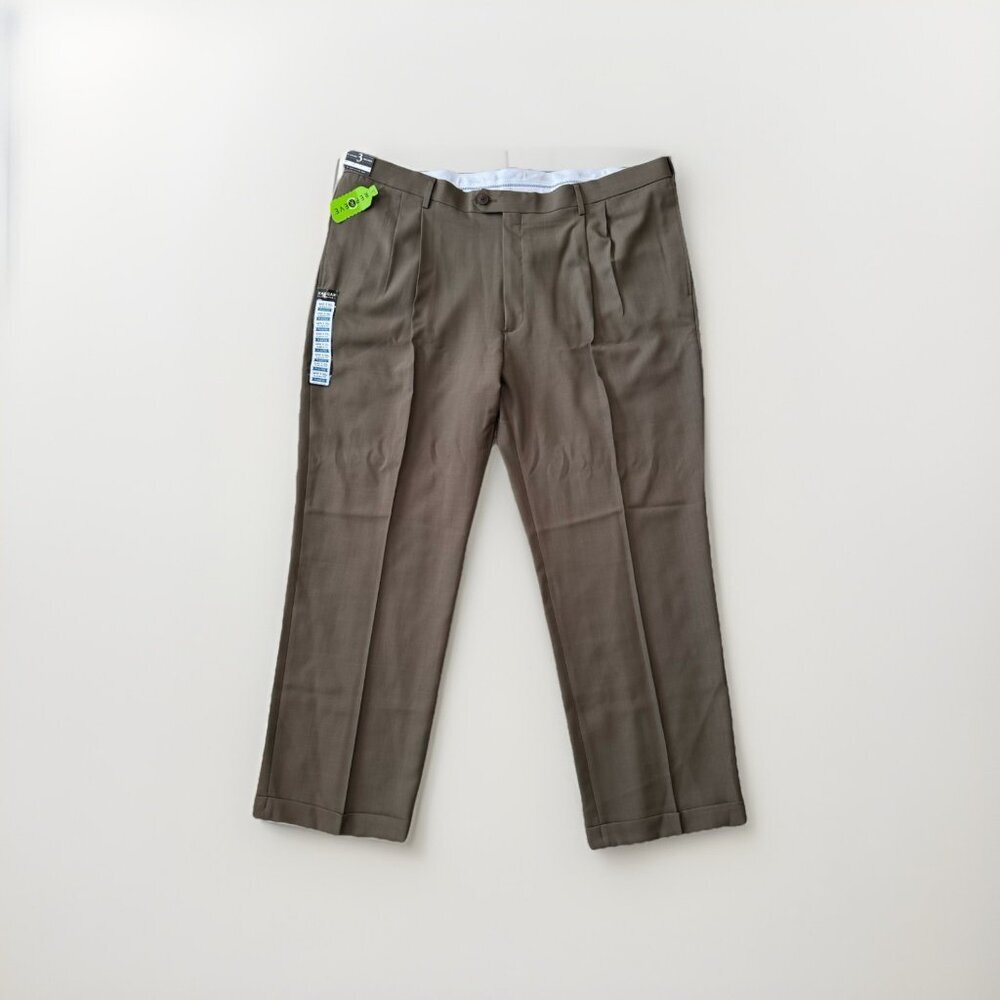 Haggar Mens Dress Pants 44x30 Brown Pleated Classic Fit Comfort Stretch NWT